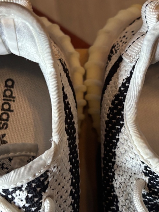 sneakers main image 6